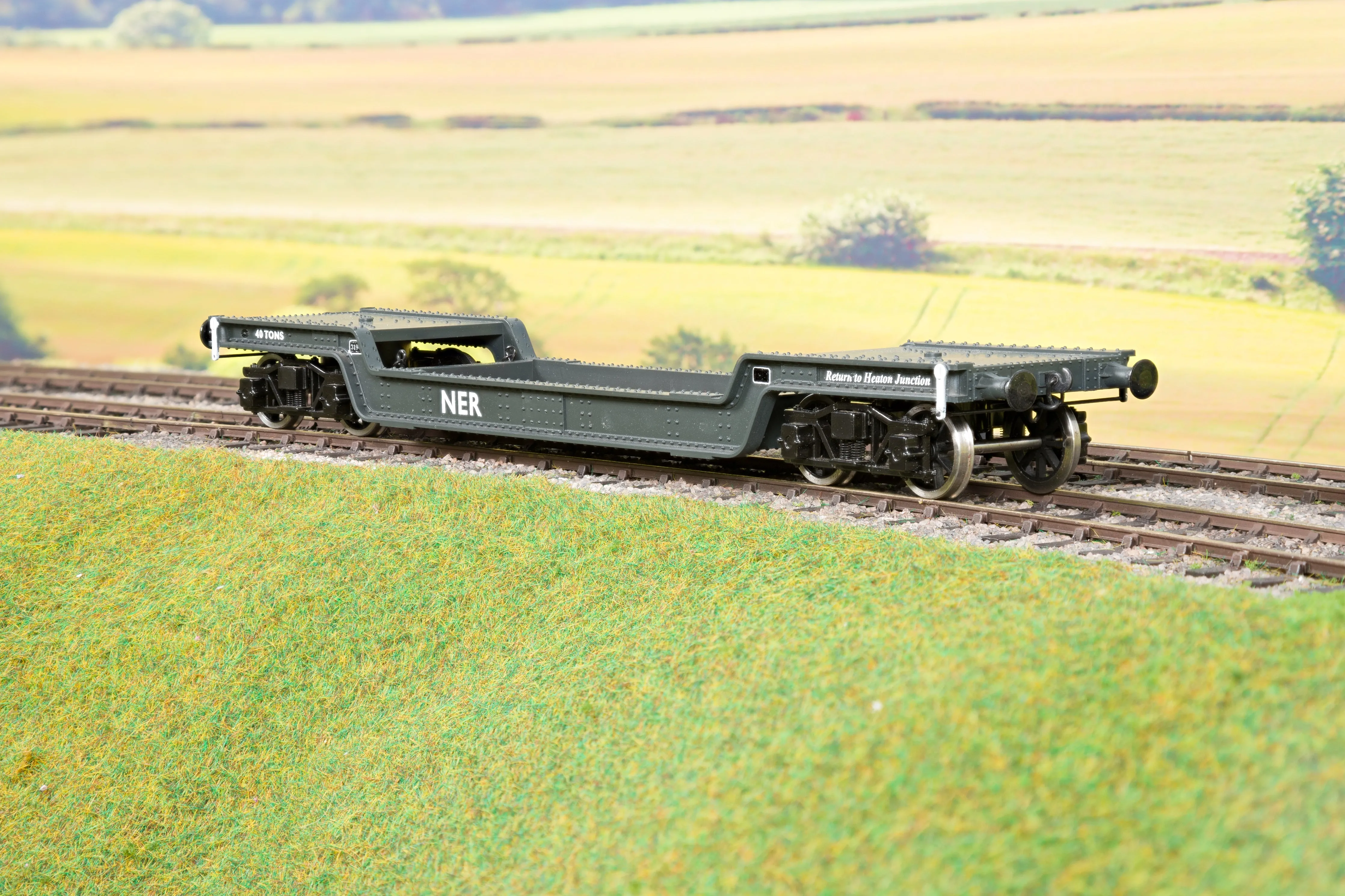 Darstaed D32-11 7mm Finescale O Gauge 45 Ton Bogie Well Wagon NER Livery