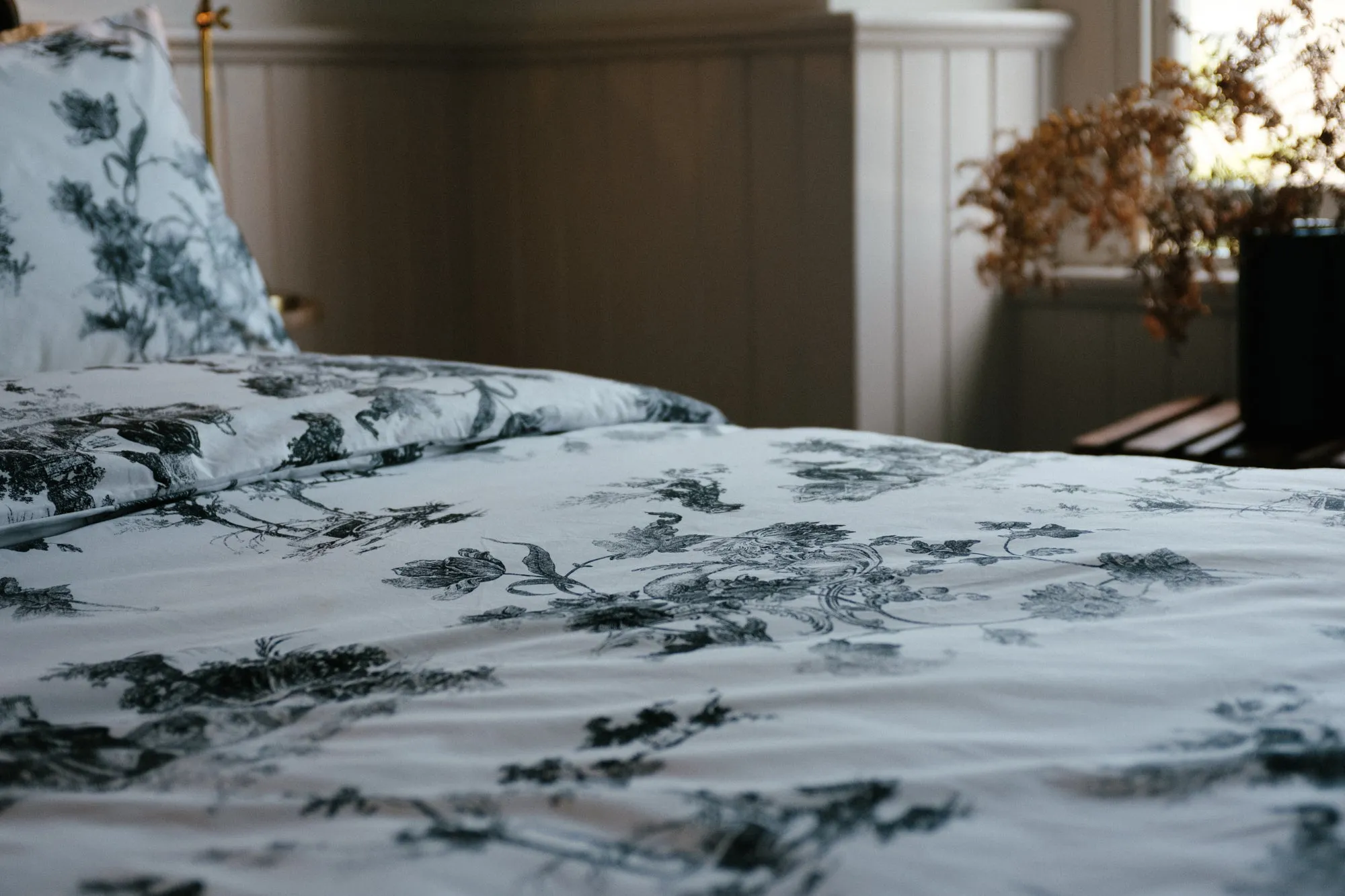 Foxford Black Toile Duvet Set