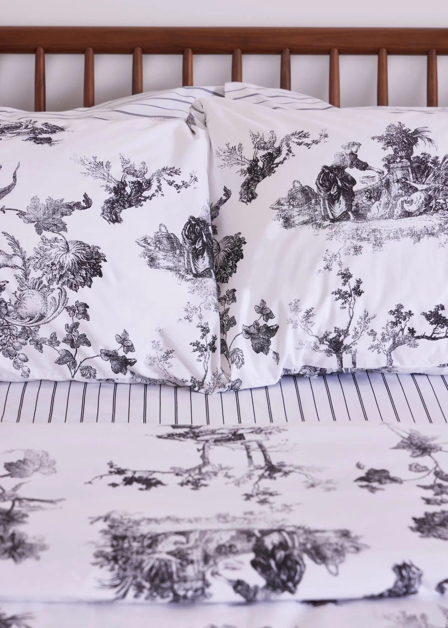 Foxford Black Toile Duvet Set