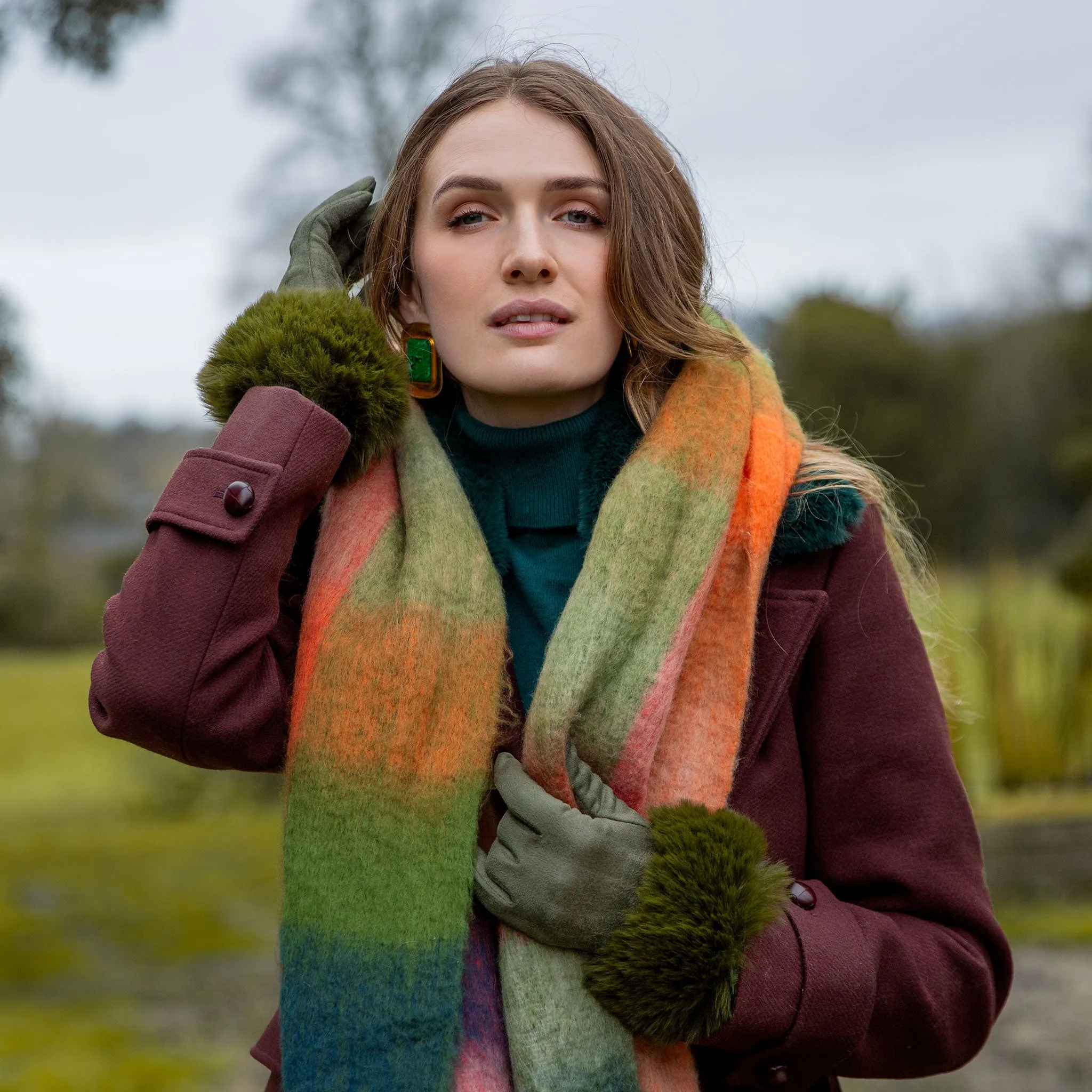 Women’s Large-Checked Blanket Scarf with Tassels